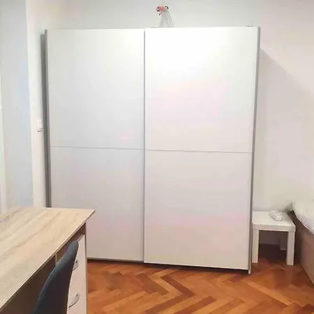 Apartment Green Flat Near The City Center With Free Parking *