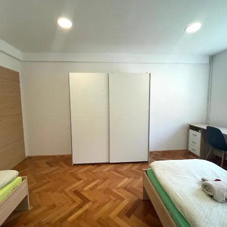 Apartment Green Flat Near The City Center With Free Parking *